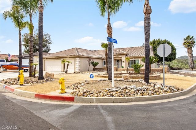 29595 Longhorn Drive, Canyon Lake, CA 92587