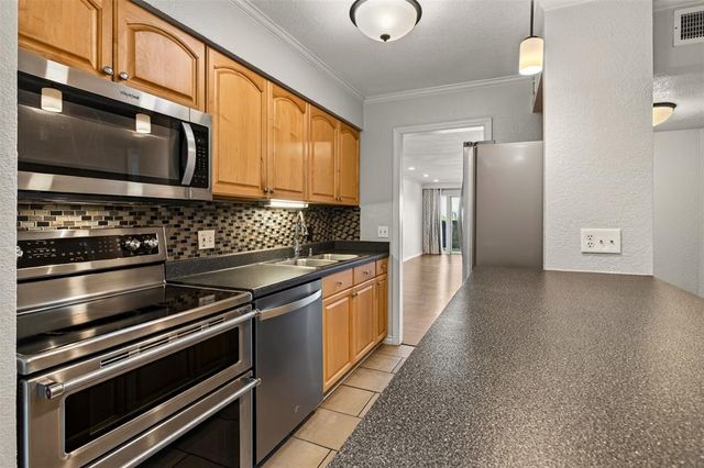 6100 N Brookline Avenue 14, Oklahoma City, OK 73112