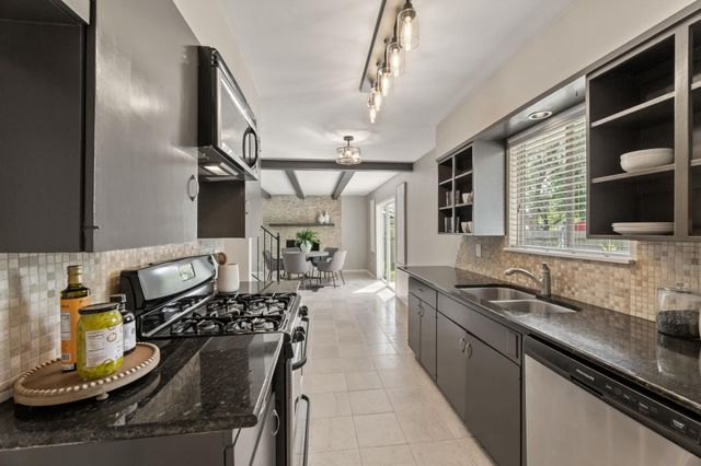 8014 Stillwood LN, Austin, TX 78757