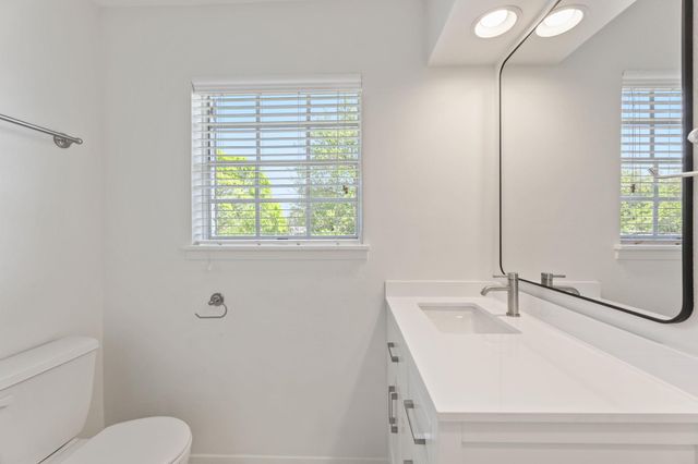 8014 Stillwood LN, Austin, TX 78757