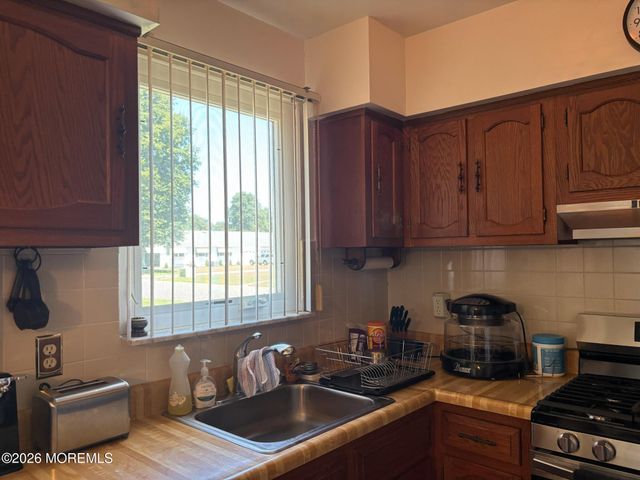 5 Ardmore Street B, Whiting, NJ 08759
