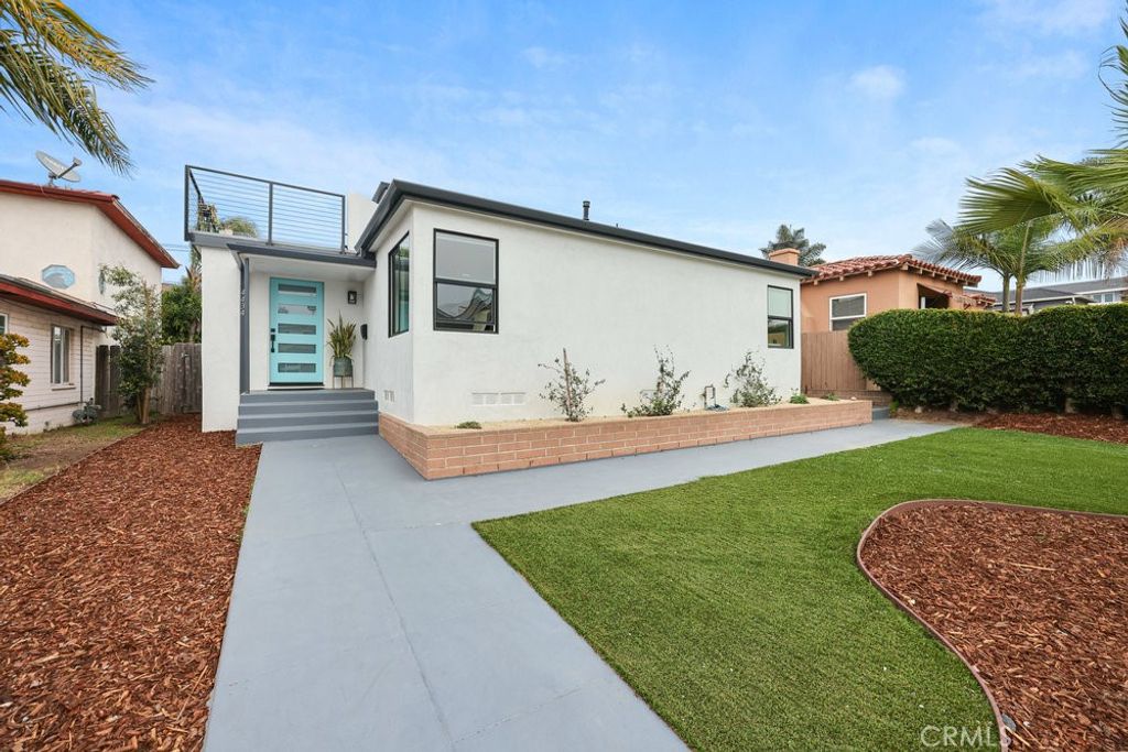 Image 1 of property listing at 4434 Santa Monica Avenue, San Diego, CA 92107