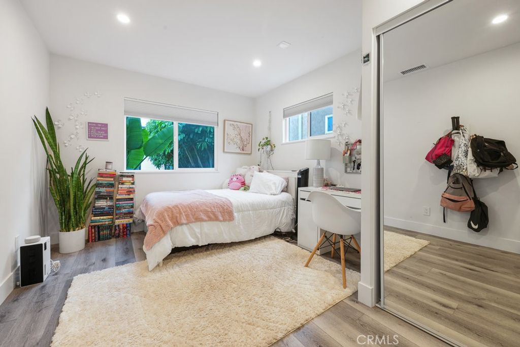 Image 10 of property listing at 4434 Santa Monica Avenue, San Diego, CA 92107