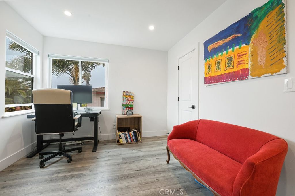 Image 13 of property listing at 4434 Santa Monica Avenue, San Diego, CA 92107