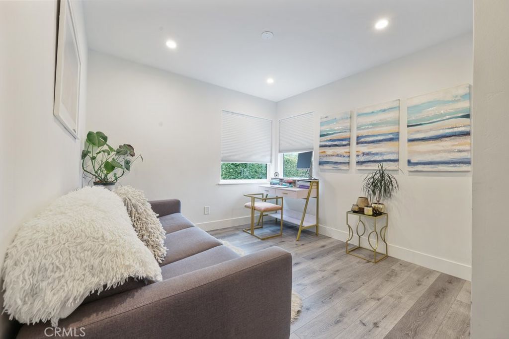 Image 15 of property listing at 4434 Santa Monica Avenue, San Diego, CA 92107