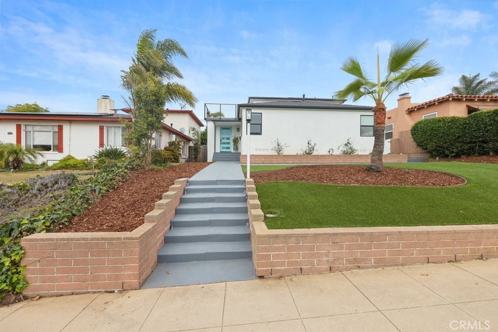 Image 2 of property listing at 4434 Santa Monica Avenue, San Diego, CA 92107