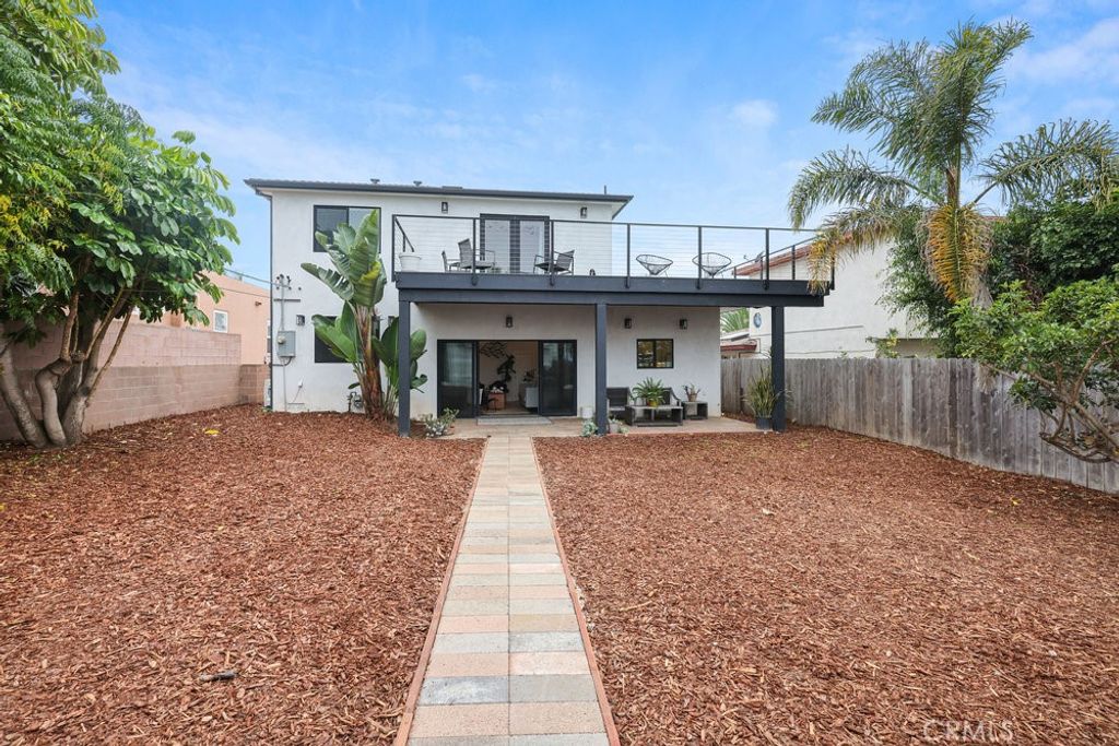 Image 21 of property listing at 4434 Santa Monica Avenue, San Diego, CA 92107