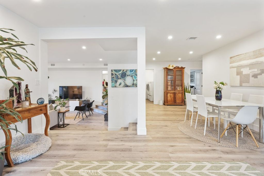 Image 3 of property listing at 4434 Santa Monica Avenue, San Diego, CA 92107