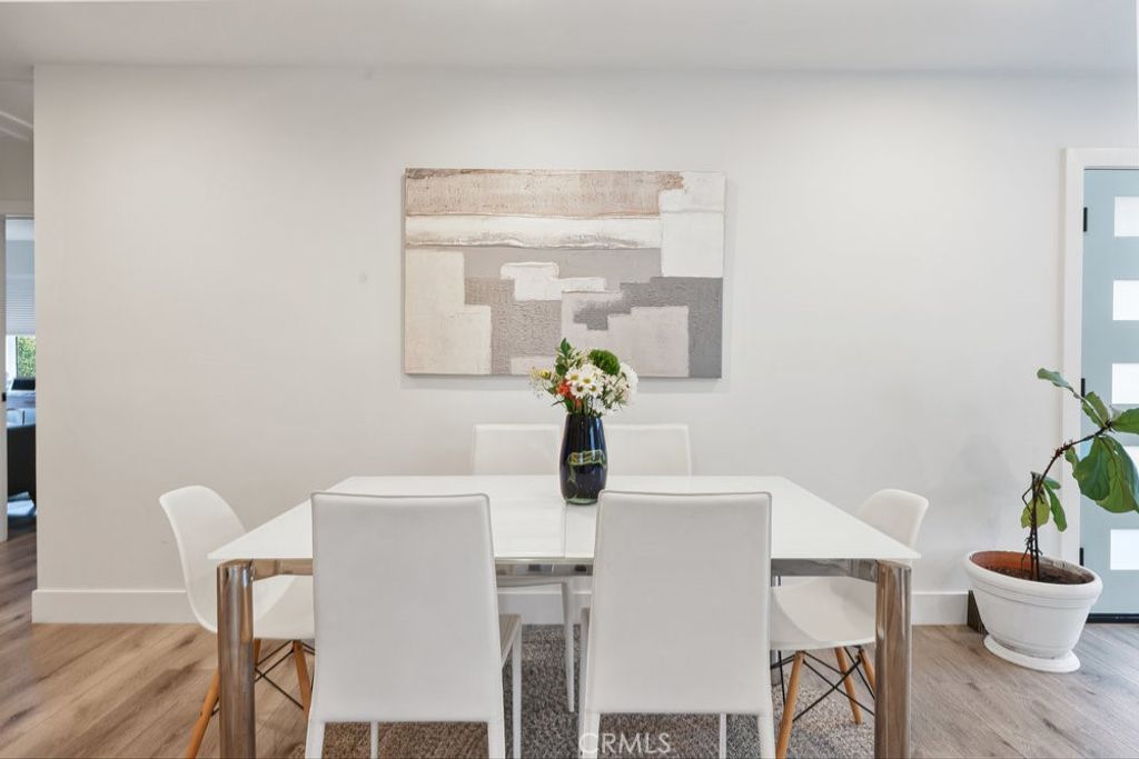 Image 5 of property listing at 4434 Santa Monica Avenue, San Diego, CA 92107