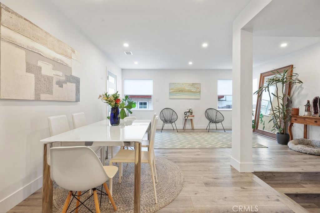 Image 6 of property listing at 4434 Santa Monica Avenue, San Diego, CA 92107