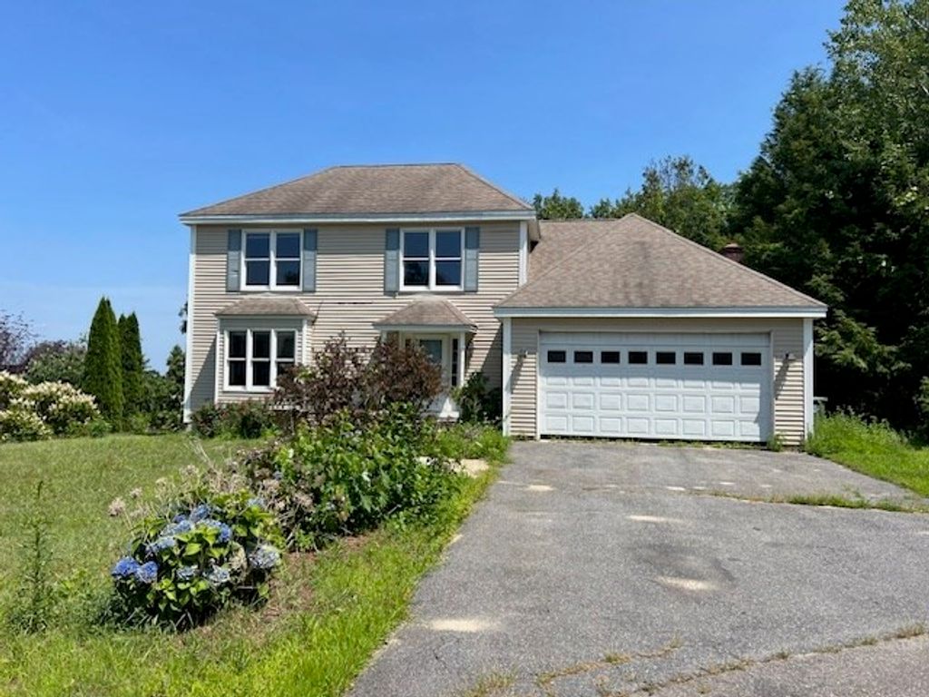 12 Walden Ct, Leominster, MA 01453