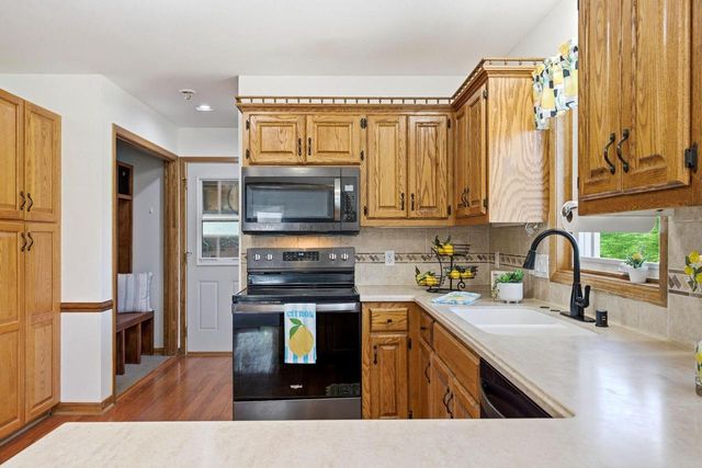 W210N16600 Glencoe LANE, Jackson, WI 53037