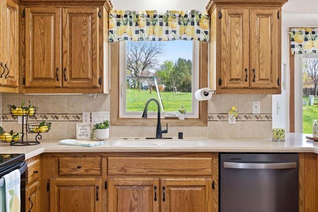 W210N16600 Glencoe LANE, Jackson, WI 53037