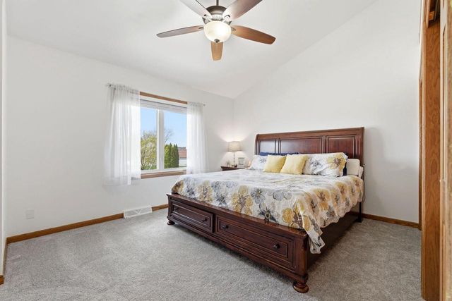 W210N16600 Glencoe LANE, Jackson, WI 53037