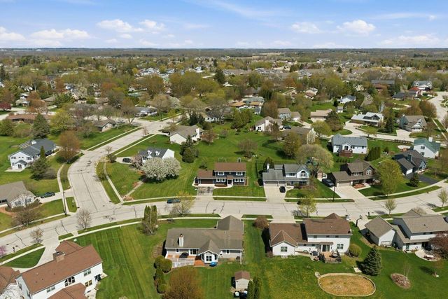 W210N16600 Glencoe LANE, Jackson, WI 53037