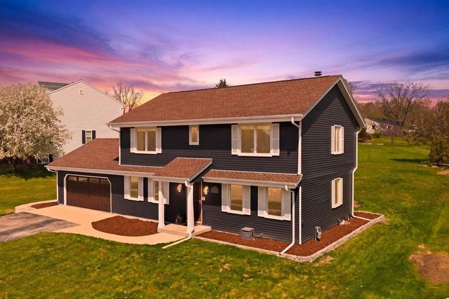 W210N16600 Glencoe LANE, Jackson, WI 53037