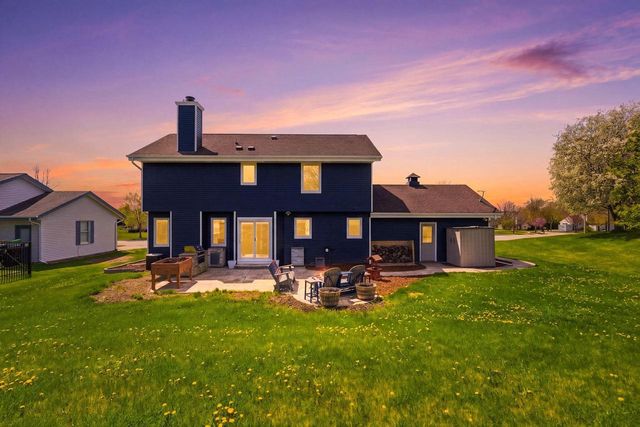 W210N16600 Glencoe LANE, Jackson, WI 53037