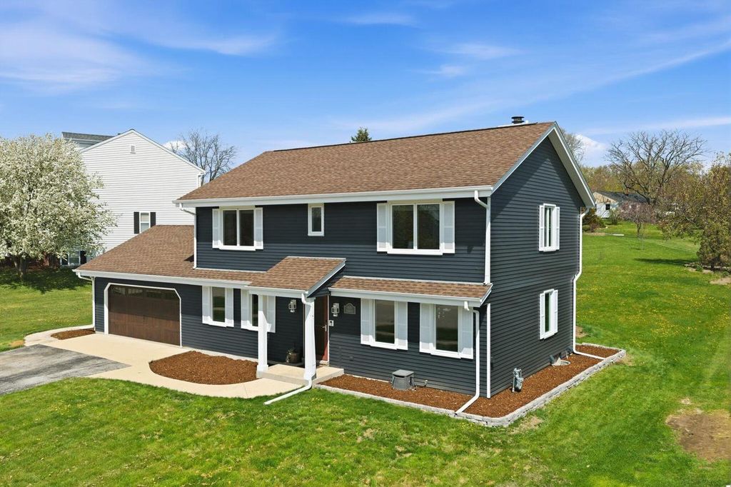 W210N16600 Glencoe LANE, Jackson, WI 53037