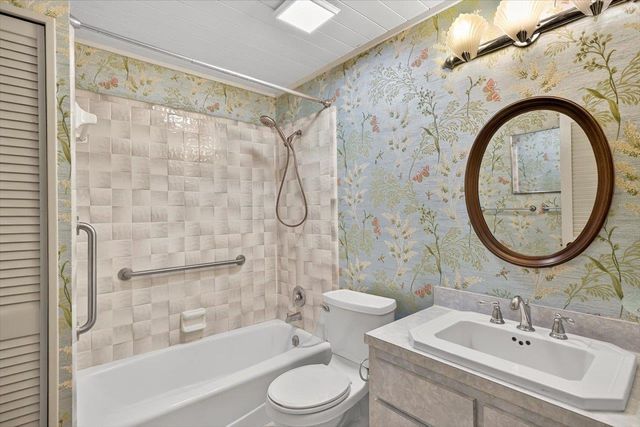 5670 ADRIENNE Drive, Tallahassee, FL 32311