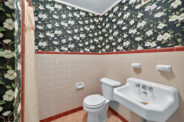 5670 ADRIENNE Drive, Tallahassee, FL 32311