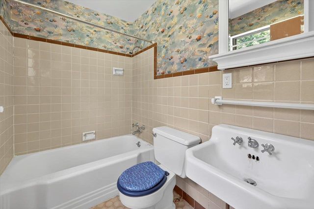 5670 ADRIENNE Drive, Tallahassee, FL 32311