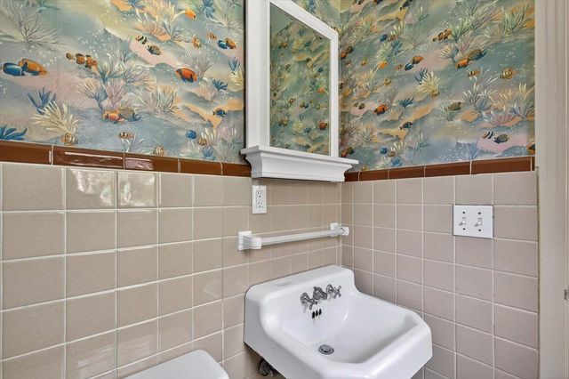 5670 ADRIENNE Drive, Tallahassee, FL 32311