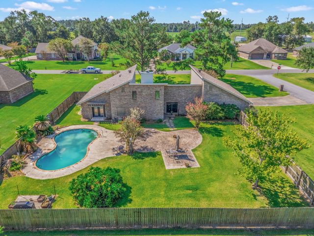 201 Audubon Ave, Sulphur, LA 70663