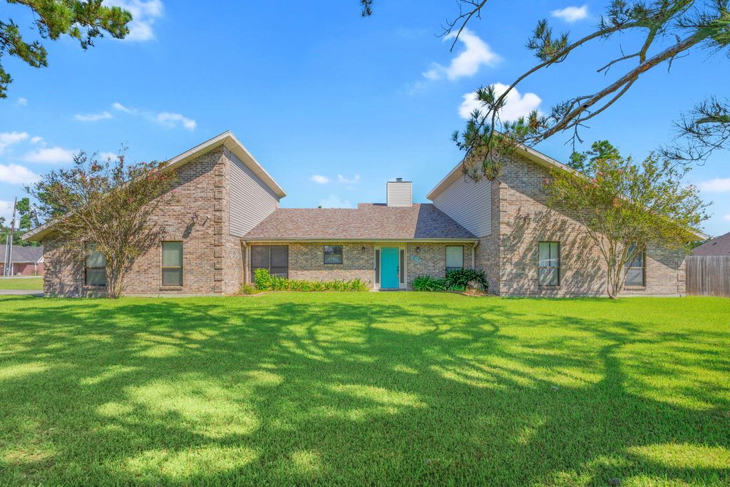 201 Audubon Ave, Sulphur, LA 70663