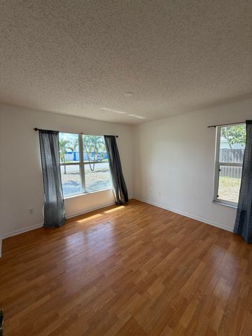 1311 W Indies Way, Lantana, FL 33462