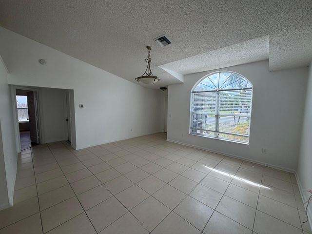 1311 W Indies Way, Lantana, FL 33462