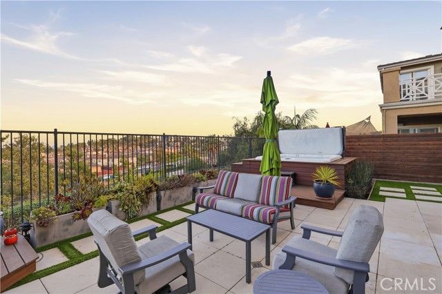 2108 Ridgeview Terrace, Signal Hill, CA 90755