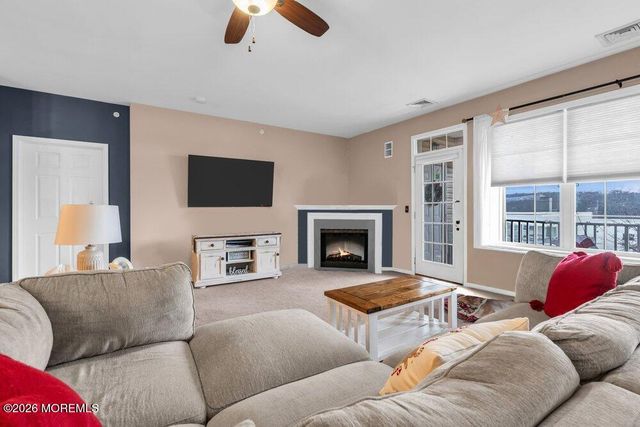 136 Mill Pond Way 22, Eatontown, NJ 07724