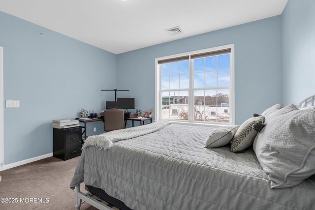 136 Mill Pond Way 22, Eatontown, NJ 07724