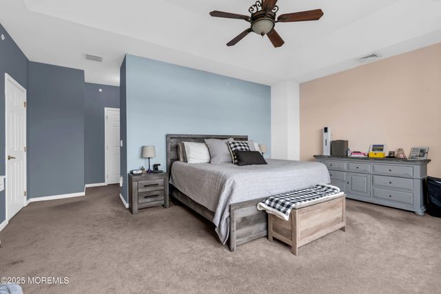 136 Mill Pond Way 22, Eatontown, NJ 07724