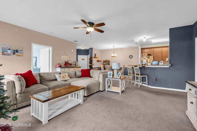 136 Mill Pond Way 22, Eatontown, NJ 07724