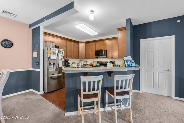 136 Mill Pond Way 22, Eatontown, NJ 07724