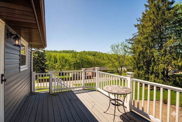 522 Mcclane Farm Rd, Chartiers, PA 15301