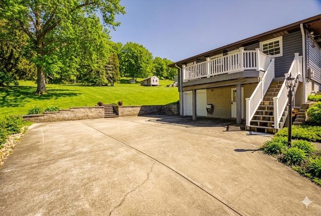 522 Mcclane Farm Rd, Chartiers, PA 15301