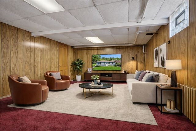 522 Mcclane Farm Rd, Chartiers, PA 15301
