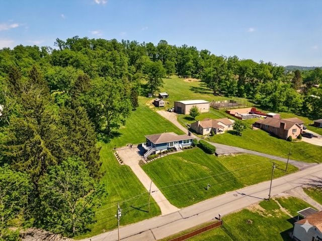 522 Mcclane Farm Rd, Chartiers, PA 15301