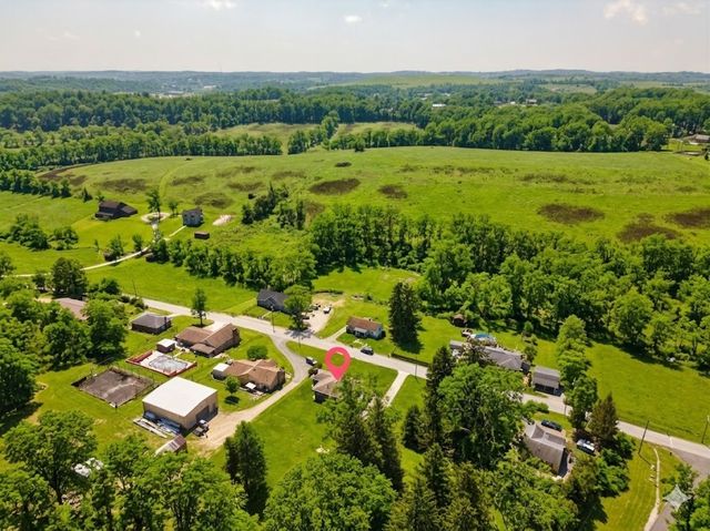 522 Mcclane Farm Rd, Chartiers, PA 15301