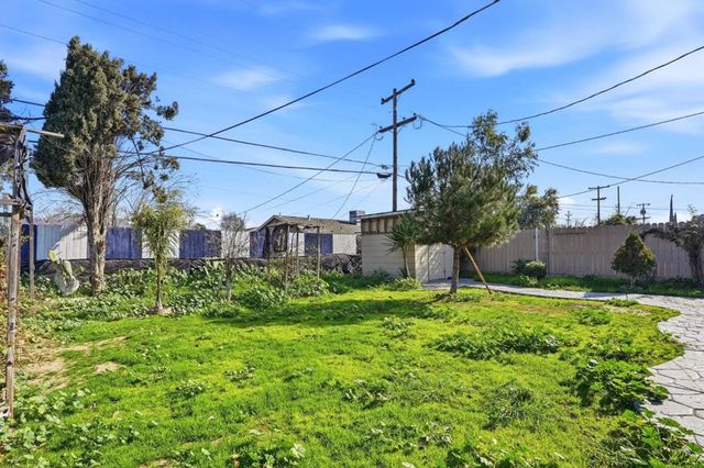 154 N Santa Rosa Street, Los Banos, CA 93635