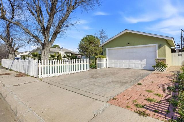 154 N Santa Rosa Street, Los Banos, CA 93635
