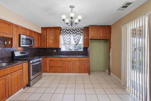 154 N Santa Rosa Street, Los Banos, CA 93635