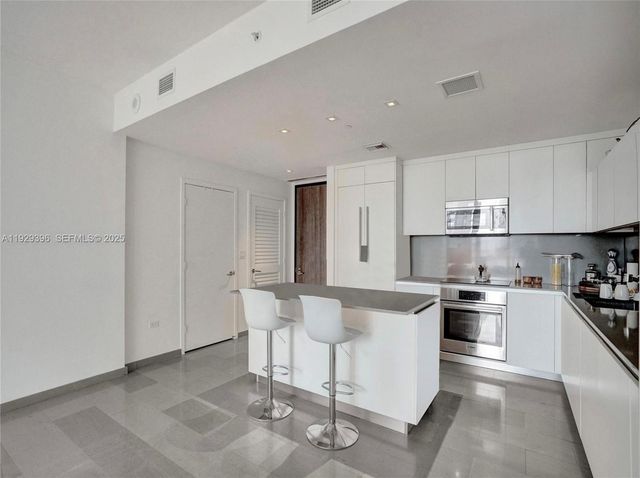 88 SW 7th St 907, Miami, FL 33130