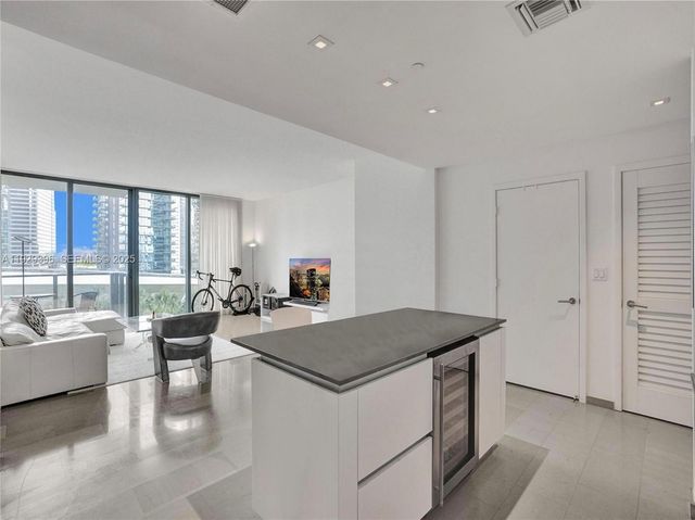 88 SW 7th St 907, Miami, FL 33130