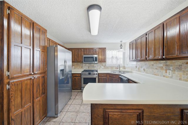 1624 W Edgewater Place, Broken Arrow, OK 74012