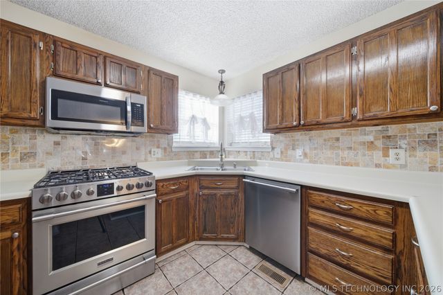 1624 W Edgewater Place, Broken Arrow, OK 74012