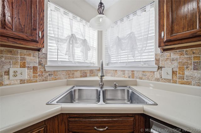 1624 W Edgewater Place, Broken Arrow, OK 74012