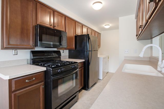 41728 Onaway Drive, Northville City, MI 48167